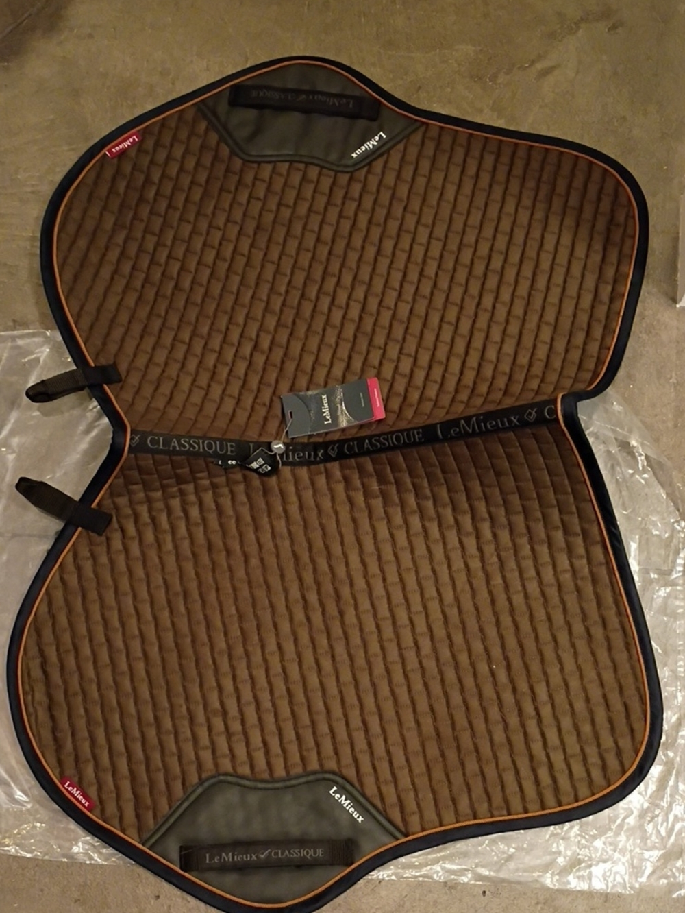 LeMieux Suede Close Contact Saddle Pad - Picture 9 of 10